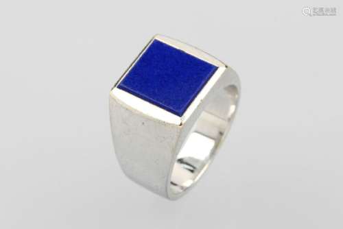 14 kt gold ring with lapis lazuli