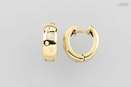 Pair of 14 kt gold hoop earrings with brilliants