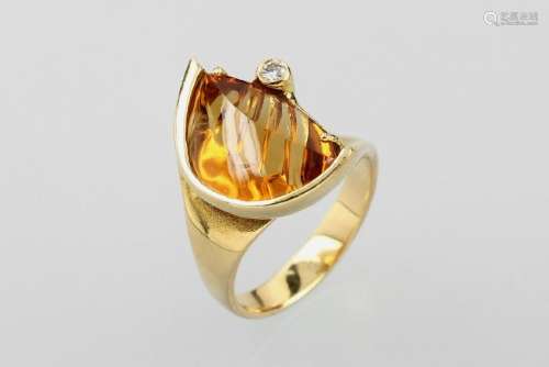 18 kt gold designer ring with citrine and brilliant