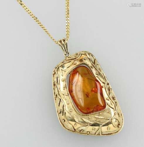 14 kt gold designer pendant with amber