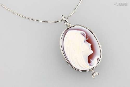 18 kt gold pendant with layer stone cameo