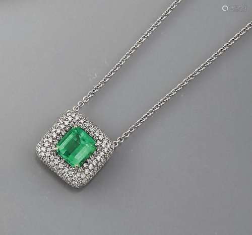 18 kt gold necklace with emerald and brilliants