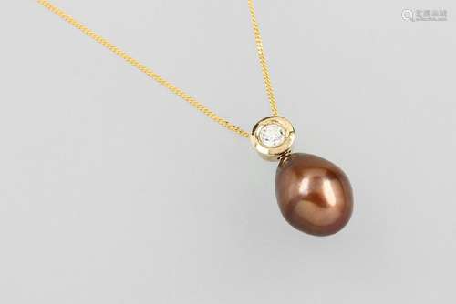 14 kt gold pendant with cultured pearl and brilliant