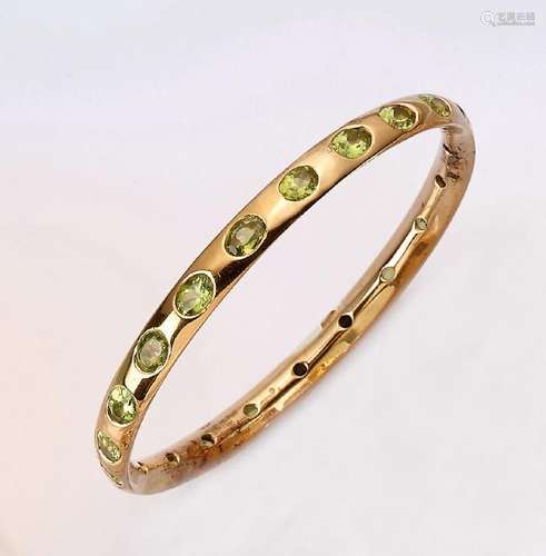 18 kt gold bangle with peridots