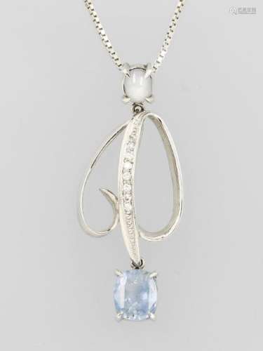Pendant with sapphire and diamonds
