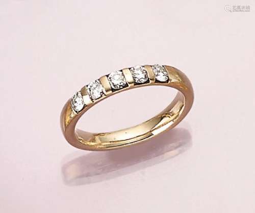 14 kt gold ring with brilliants