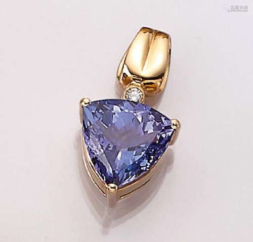 18 kt gold pendant with tanzanite