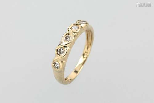 14 kt gold ring with brilliants