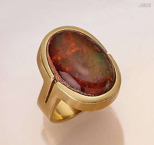 18 kt gold designerring with opal