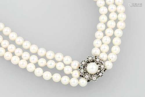 3-row necklace made of cultured akoya pearls