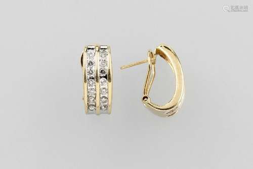 Pair 14 kt gold earrings with brilliants