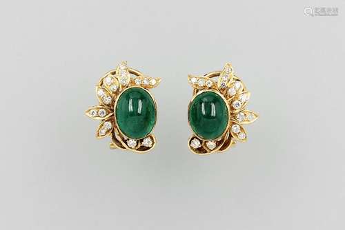 Pair of 18 kt gold earrings with emeralds and