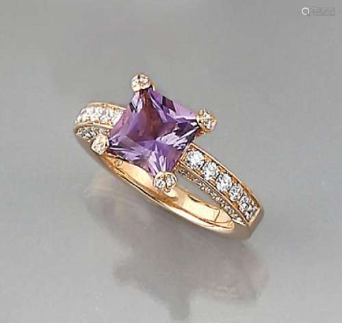 18 kt gold ring with amethyst and brilliants
