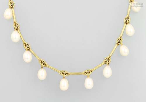 18 kt gold necklace with cultured pearls