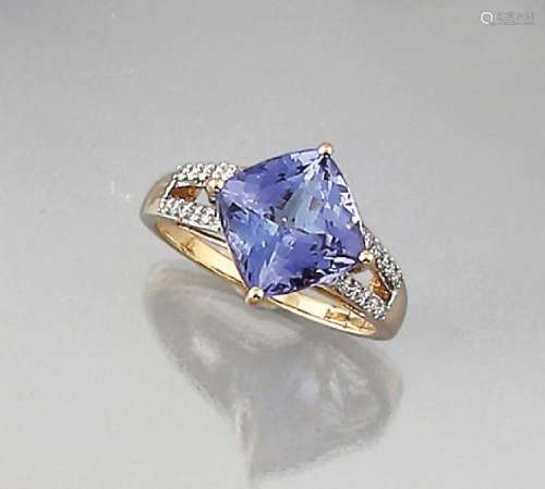 18 kt gold ring with tanzanite and diamonds