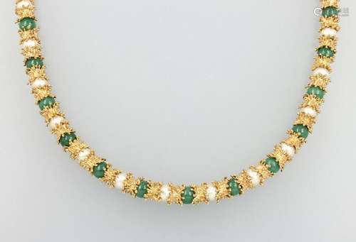 18 kt gold necklace with green agates and cultured