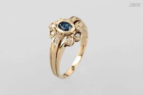 14 kt gold ring with sapphire and brilliants