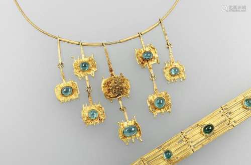 Unusual 18 kt gold jewelry set with tourmalines