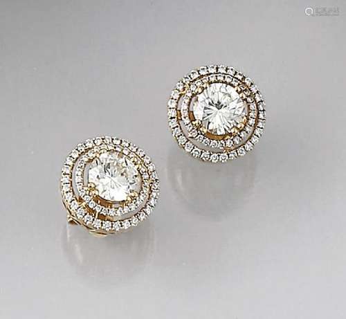 Pair of 18 kt gold earrings with brilliants