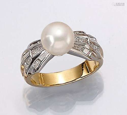 18 kt gold ring with cultured pearl and diamonds