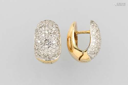 Pair of 18 kt gold earrings with brilliants