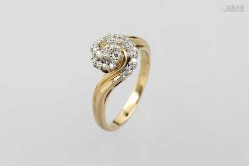 14 kt gold ring with brilliants