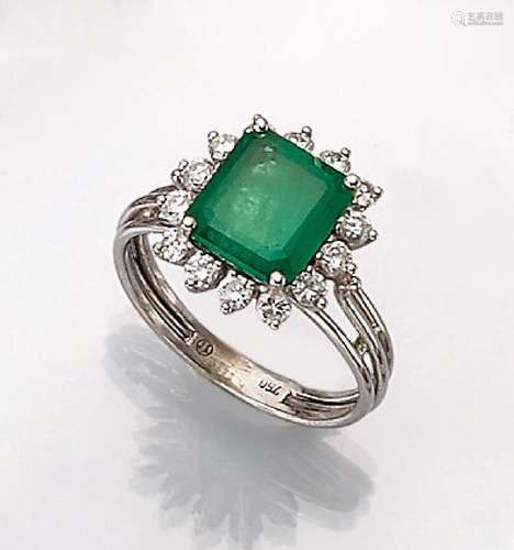 18 kt gold ring with emerald and brilliants