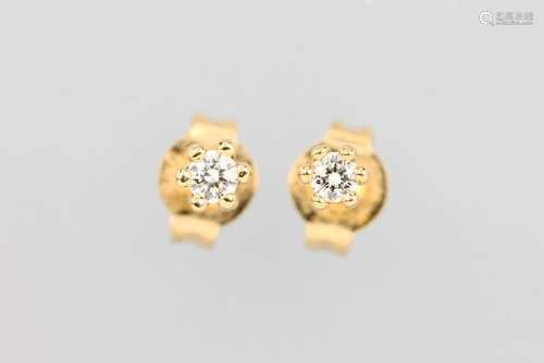 Pair of 18 kt gold earrings with brilliants