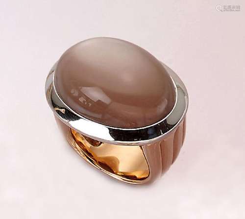 18 kt gold solid ring with moonstone