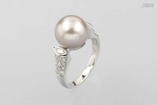 18 kt gold ring with cultured south seas pearl and