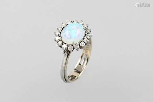 18 kt gold ring with opal and brilliants