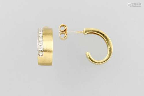 Pair of 18 kt gold earrings with brilliants