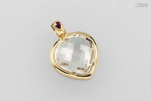 9 kt gold heartpendant with rock crystal and ruby