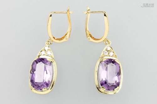 Pair of 14 kt gold earrings with amethysts and