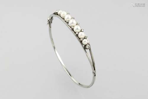 14 kt gold bangle with cultured akoya pearls and