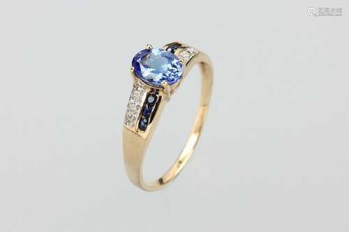 14 kt gold ring with tanzanites and diamonds