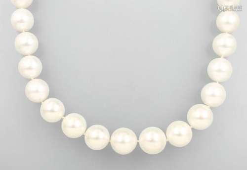 Necklace with south seas cultured pearls