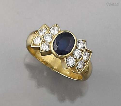 18 kt gold ring with sapphire and diamonds