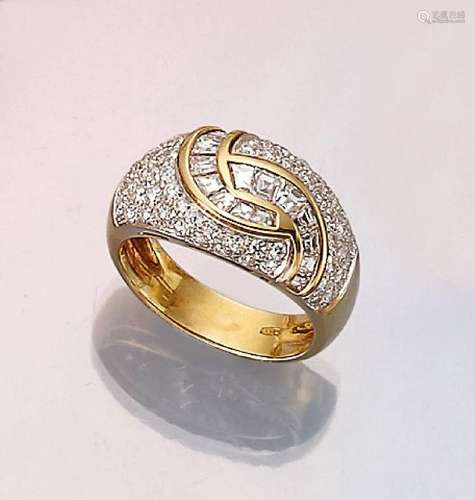 18 kt gold ring with diamonds