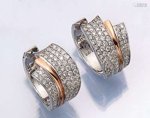 Pair of 18 kt gold hoop earrings with brilliants