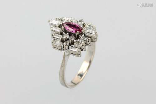 18 kt gold ring with ruby and diamonds