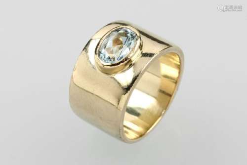 14 kt gold ring with topaz