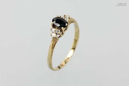 14 kt gold ring with sapphire and brilliants