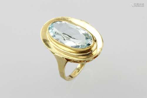 14 kt gold ring with aquamarine