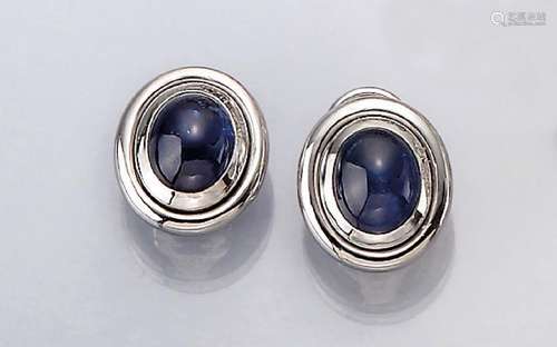 Pair of 18 kt gold clip earrings with sapphires