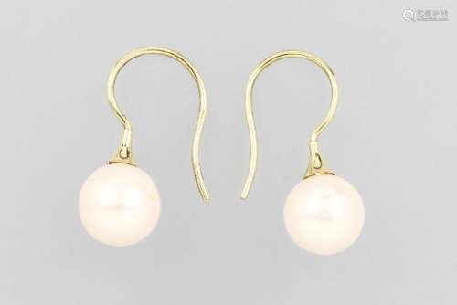 Pair of earrings with cultured akoya pearls