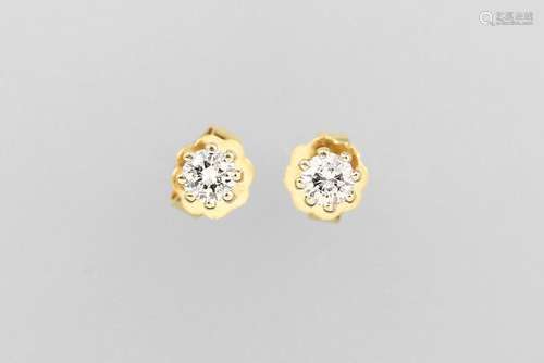 Pair of 18 kt gold earrings with brilliants