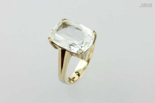 14 kt gold ring with aquamarine