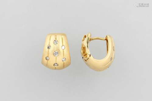 Pair of 18 kt gold earrings with brilliants