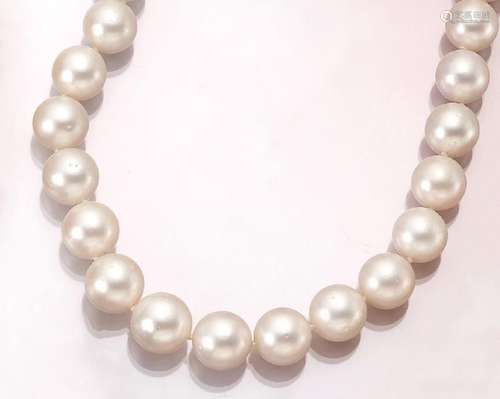 Necklace made of south seas cultured pearls